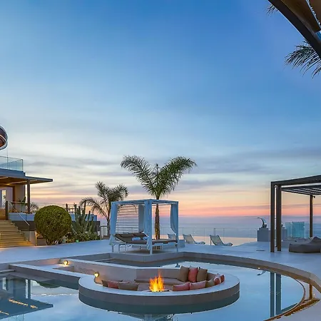 빌라 Belle, Where Sea Views Meet Sunset Magic By Etouri 레팀노