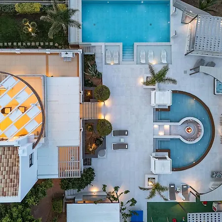 Villa Belle, Where Sea Views Meet Sunset Magic By Etouri *