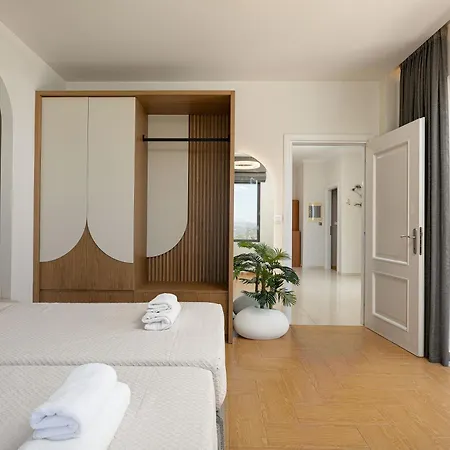 Villa Belle, Where Sea Views Meet Sunset Magic By Etouri *