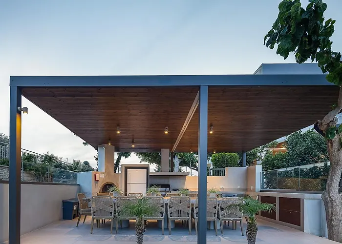 Villa Belle, Where Sea Views Meet Sunset Magic By Etouri