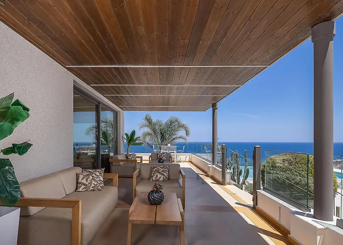 Villa Belle, Where Sea Views Meet Sunset Magic By Etouri