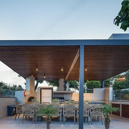 Villa Belle, Where Sea Views Meet Sunset Magic By Etouri