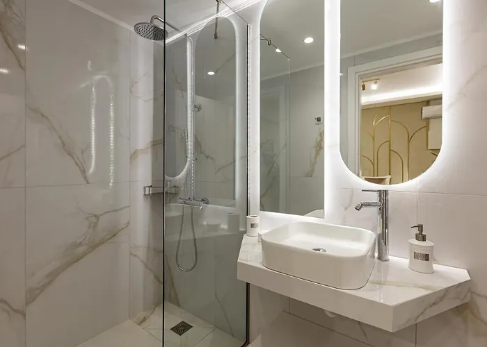 Villa Belle, Where Sea Views Meet Sunset Magic By Etouri *