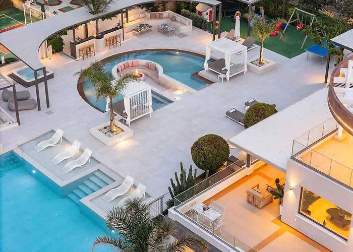 Belle, Where Sea Views Meet Sunset Magic By Etouri Villa