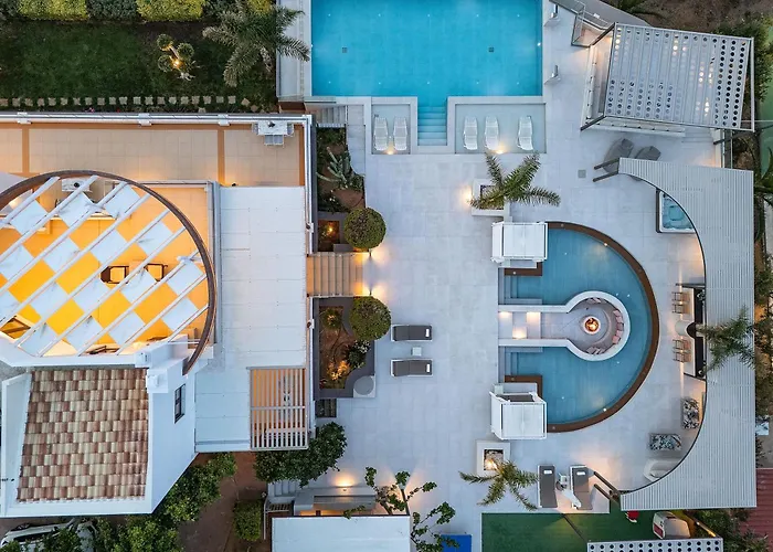 Villa Belle, Where Sea Views Meet Sunset Magic By Etouri *